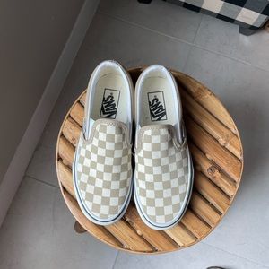 CHECKERBOARD VANS BEIGE SIZE 5.5 WOMENS SLIP ON